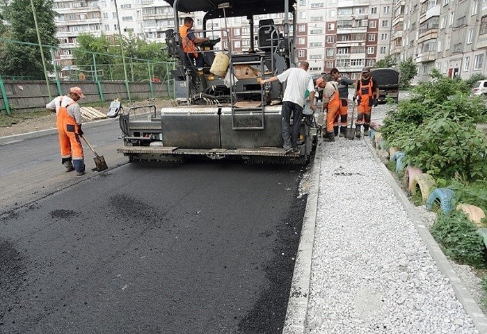 Усовершенствование прилегающих к жилым домам территорий.