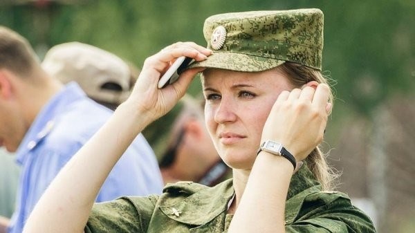 Женщины, служащие в военных соединениях