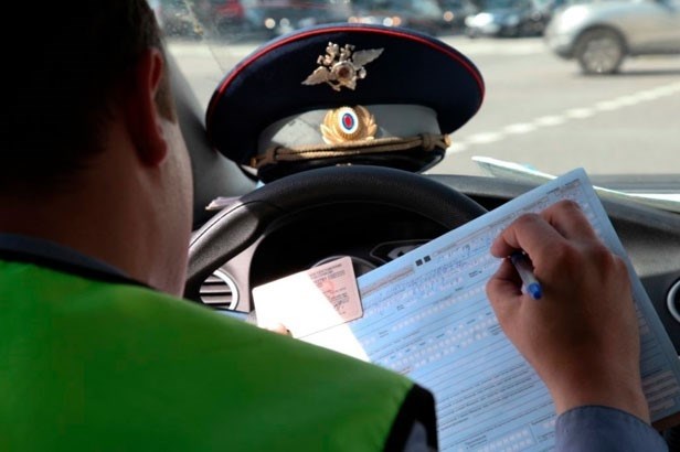 Онлайн-сервис, предоставляемый ГИБДД, позволяет осуществлять проверку водительского удостоверения через их базу данных.