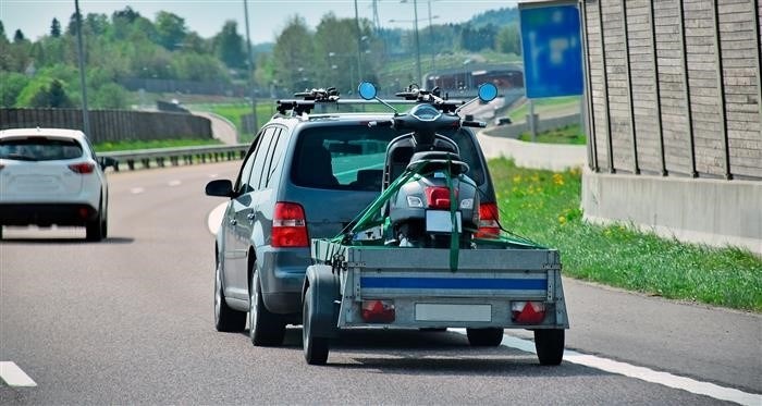 Требуется ли специальное отметка в страховке ОСАГО при использовании легкового автомобиля с прицепом и как правильно осуществлять такие поездки?