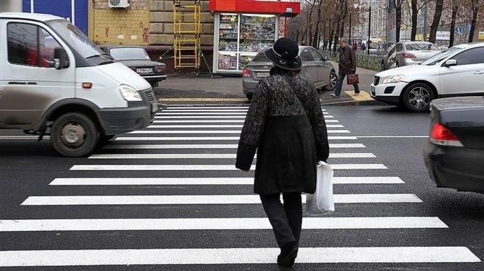 На первом снимке запечатлено захватывающее мгновение, где камера ухватила один из самых запоминающихся моментов.